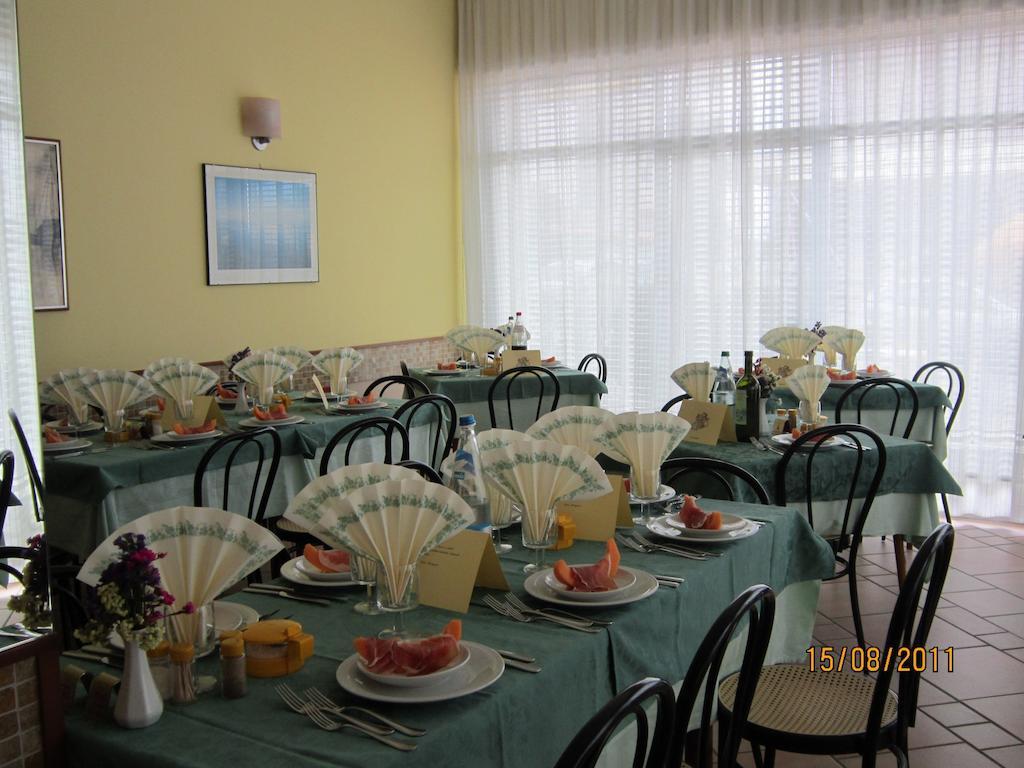 Hotel Villa Domiziana Rimini Extérieur photo