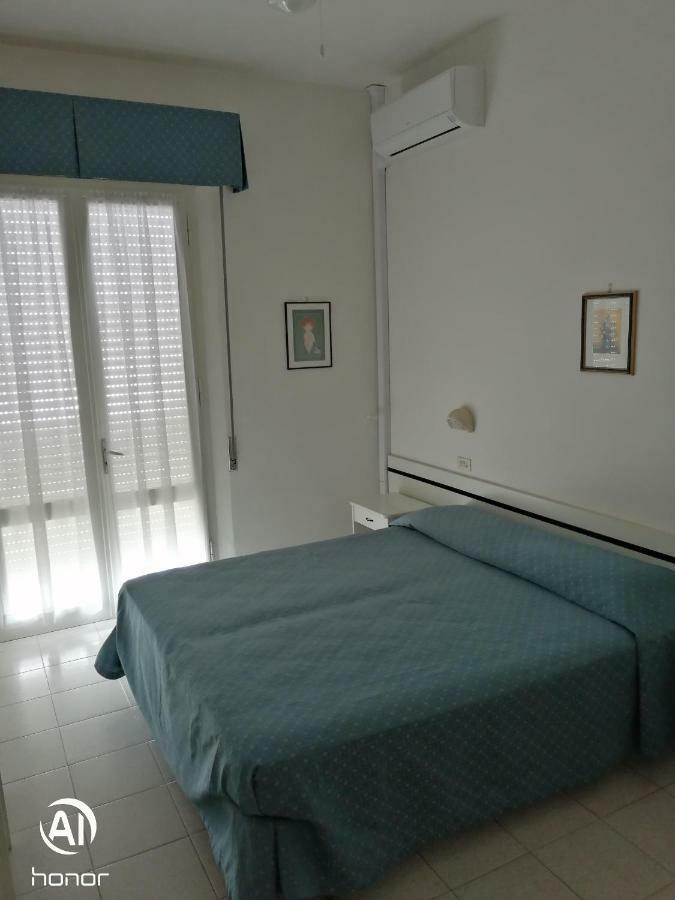 Hotel Villa Domiziana Rimini Extérieur photo